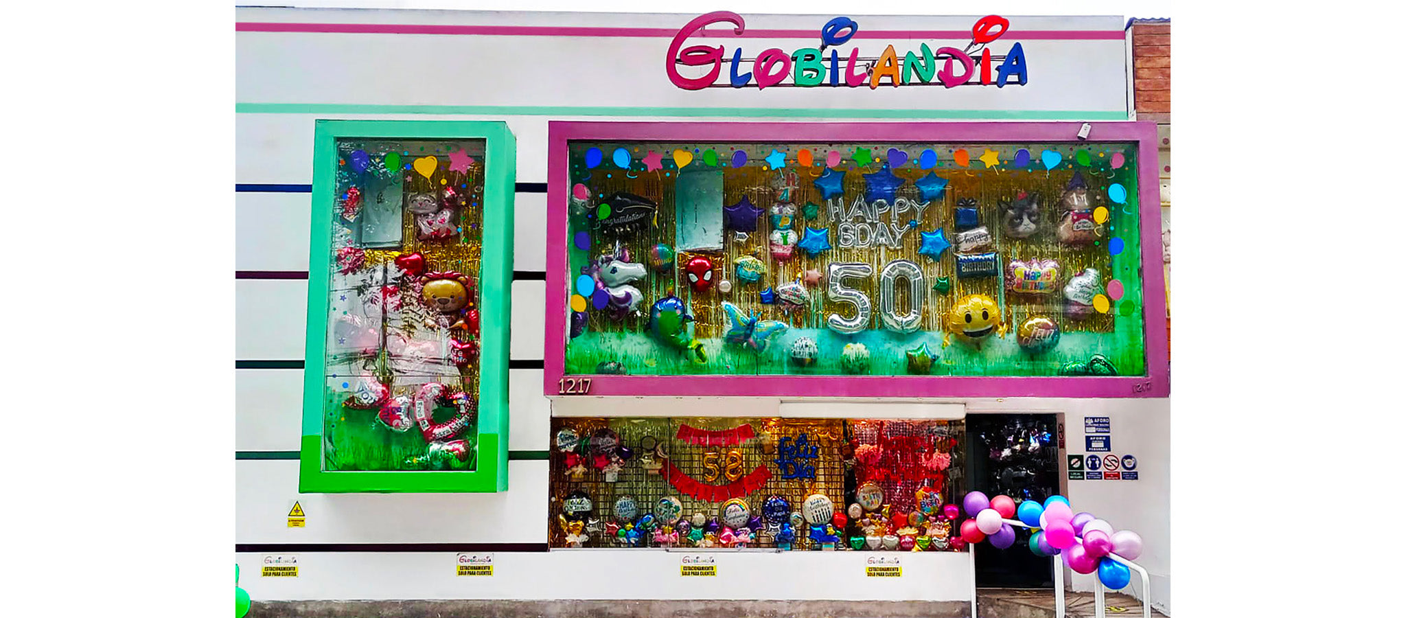 Foto de la fachada de la tienda de Globilandia en la Avenida Benavides