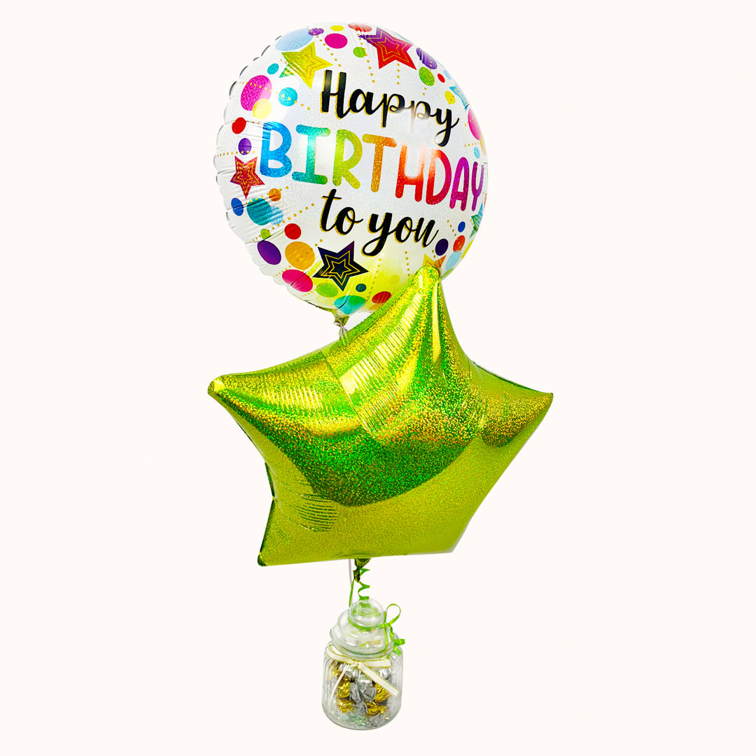 Bombonera de vidrio con chocolates o caramelos como base.  globo metálico “Happy Birthday” y globo estrella. Ideal para un detalle dulce y especial. Para cumpleaños.