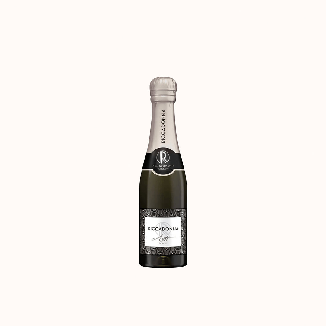 Vino espumante Riccadonna Asti 200ml, ideal para regalar y celebrar momentos especiales. El complemento perfecto para añadir a tu pedido.