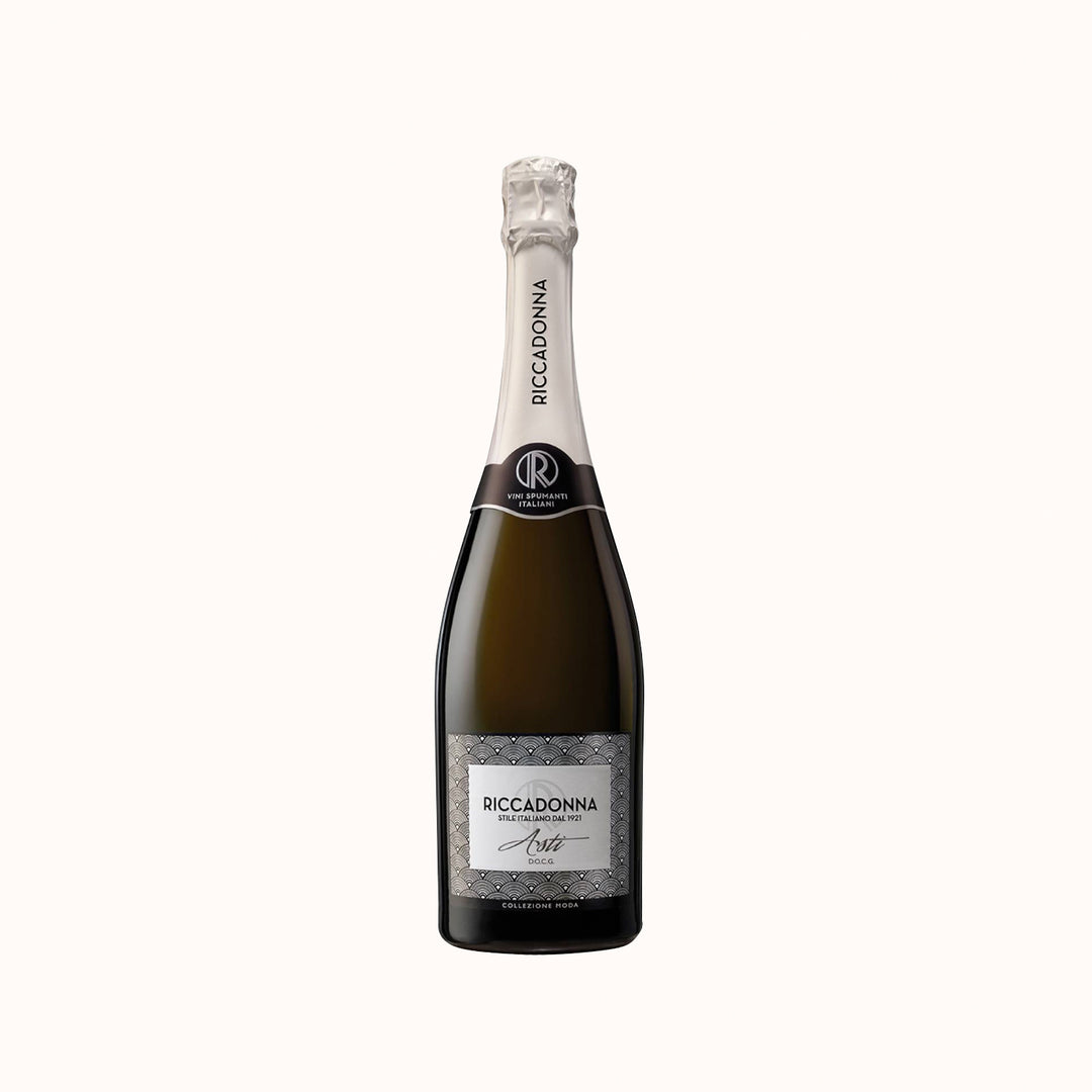 Vino espumante Riccadonna Asti 750 ml, ideal para regalar y celebrar momentos especiales. El complemento perfecto para añadir a tu pedido.