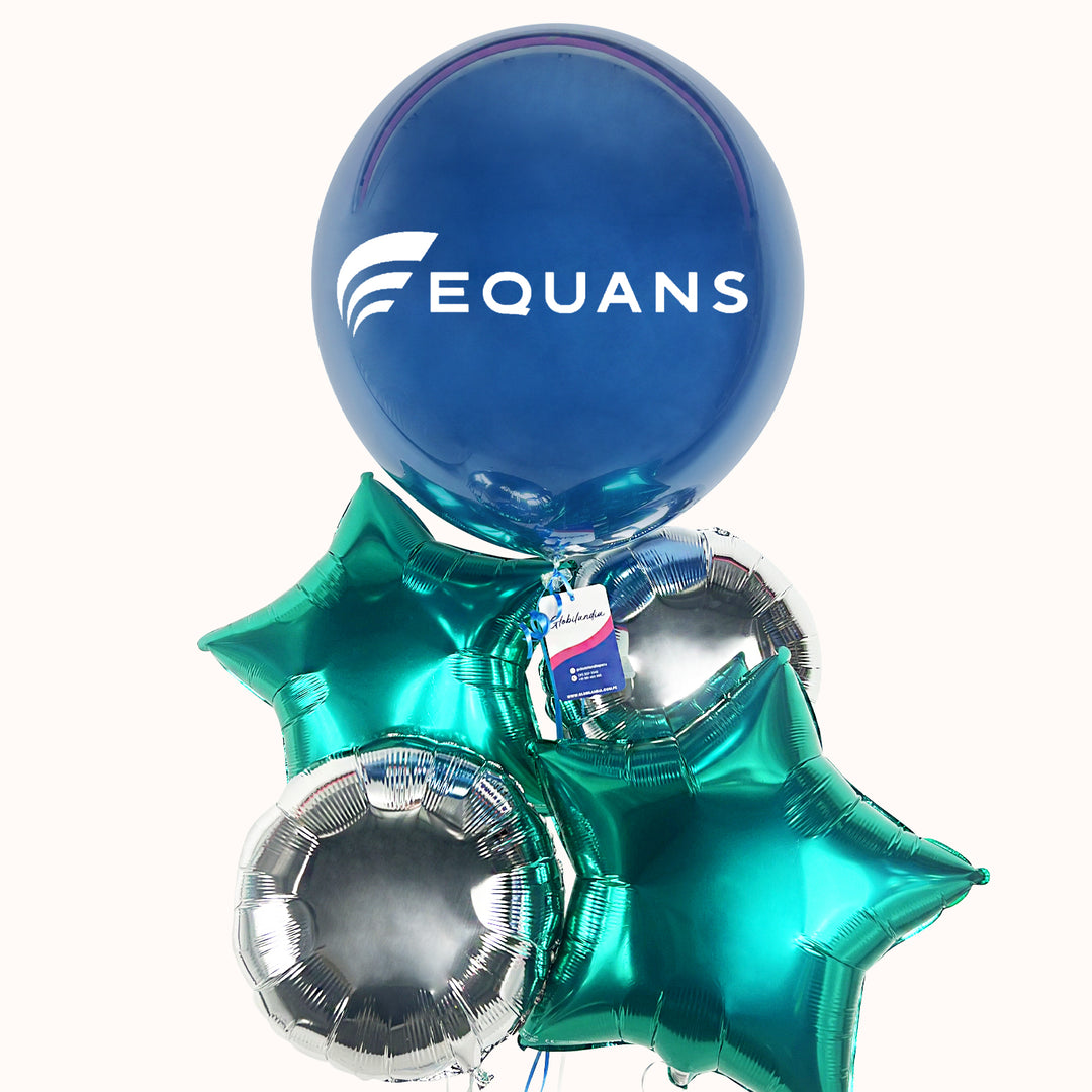 Bouquet de globo burbuja con globo interior para crear un doble efecto, personalizado con tu logo, acompañado de 2 globos metálicos en forma de estrella y 2 globos circulares, en colores a elegir. Ideal para eventos corporativos, activaciones e inauguraciones. Realza tu marca con elegancia.
