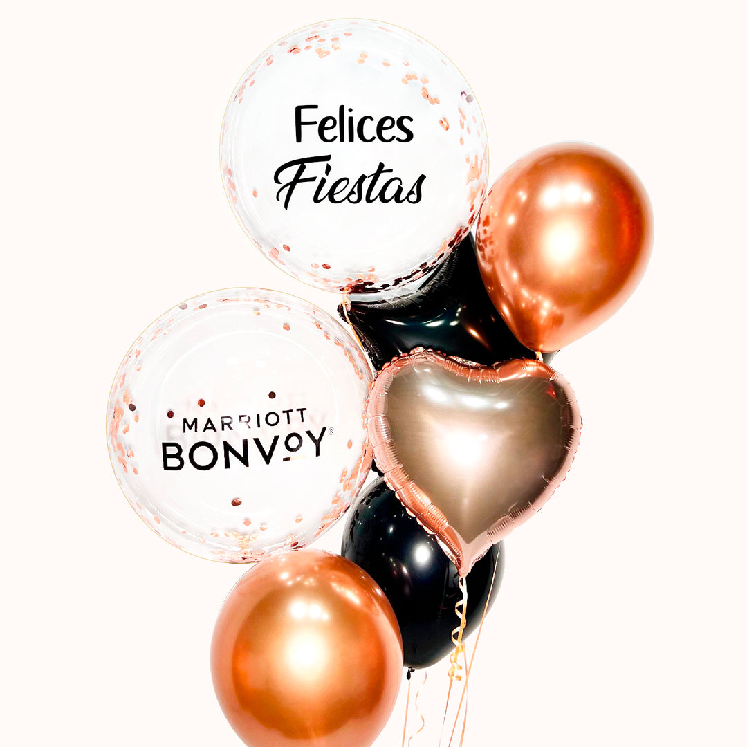 Hermoso bouquet diseñado con los colores de tu marca, ideal para celebrar las Fiestas Patrias junto a tu empresa. Incluye 2 globos burbuja, 1 globo en forma de corazón, 1 globo estrella y 3 globos látex, perfecto para resaltar tu logo corporativo con un detalle elegante y representativo.