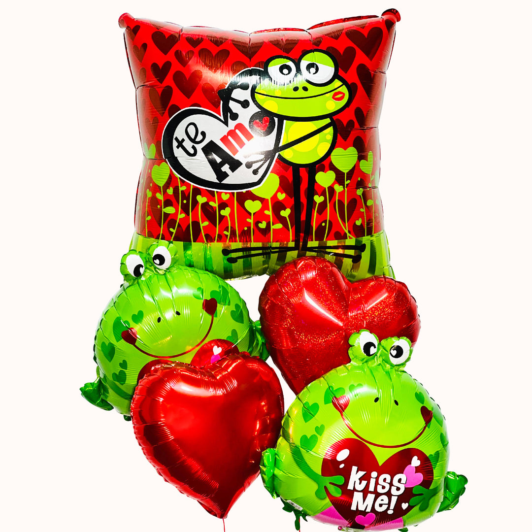 Bouquet “Ranita Te Amo” con globo principal cuadrado de ranita, acompañado de 2 globos en forma de corazón rojo y 2 globos con diseño de ranita. Un detalle ideal para regalo de San Valentín o aniversarios de amor.