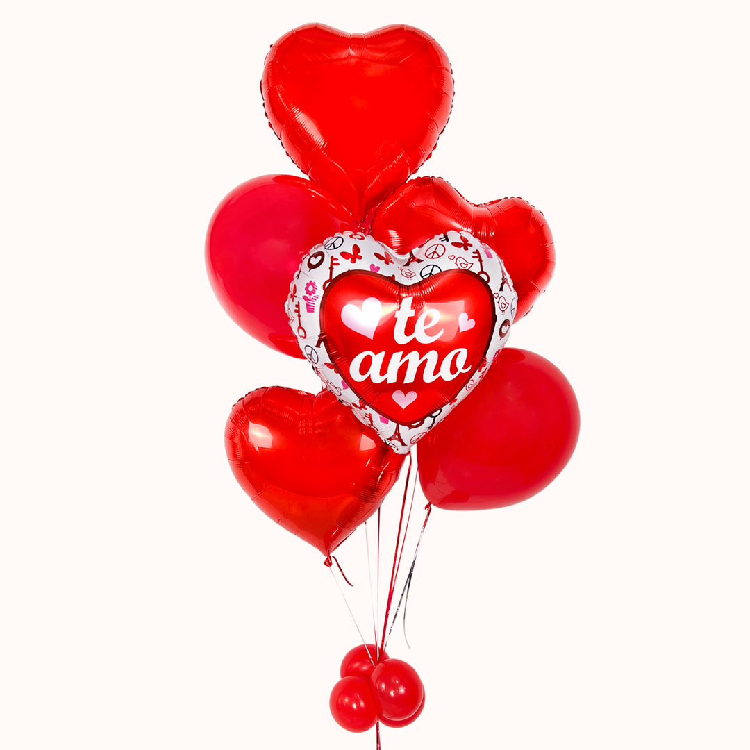 Regalo de globos “Te Amo”, compuesto por 4 globos metálicos y 2 globos látex, para sorprender en San Valentín o en cualquier ocasión especial de aniversario. Detalles románticos.