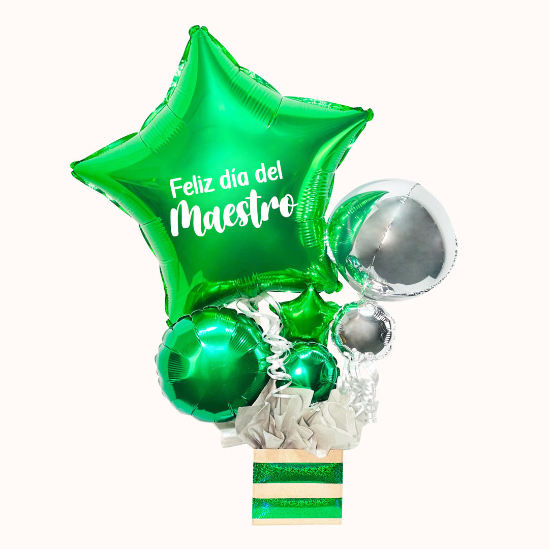 Caja de regalo con globos que incluye 1 globo estrella verde personalizado con la frase “Feliz Día del Maestro”, 1 globo burbuja y delicados globitos decorativos color verde y color plata. Un gift box ideal para sorprender y homenajear al maestro o profesor en su día.