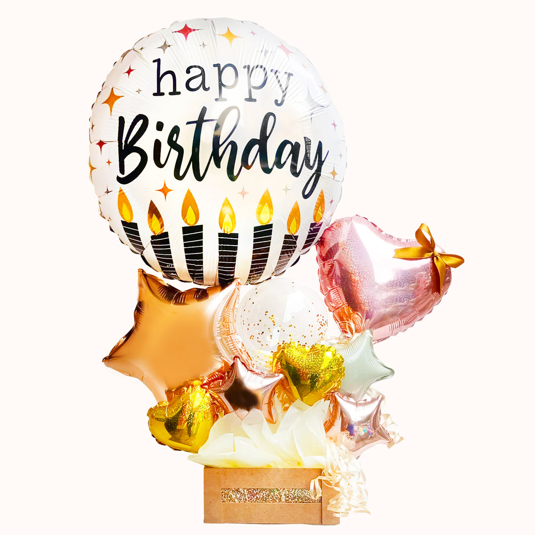 Caja de regalos para cumpleaños con globo Happy Birthday y globos decorativos. Sorprende a esa persona especial.