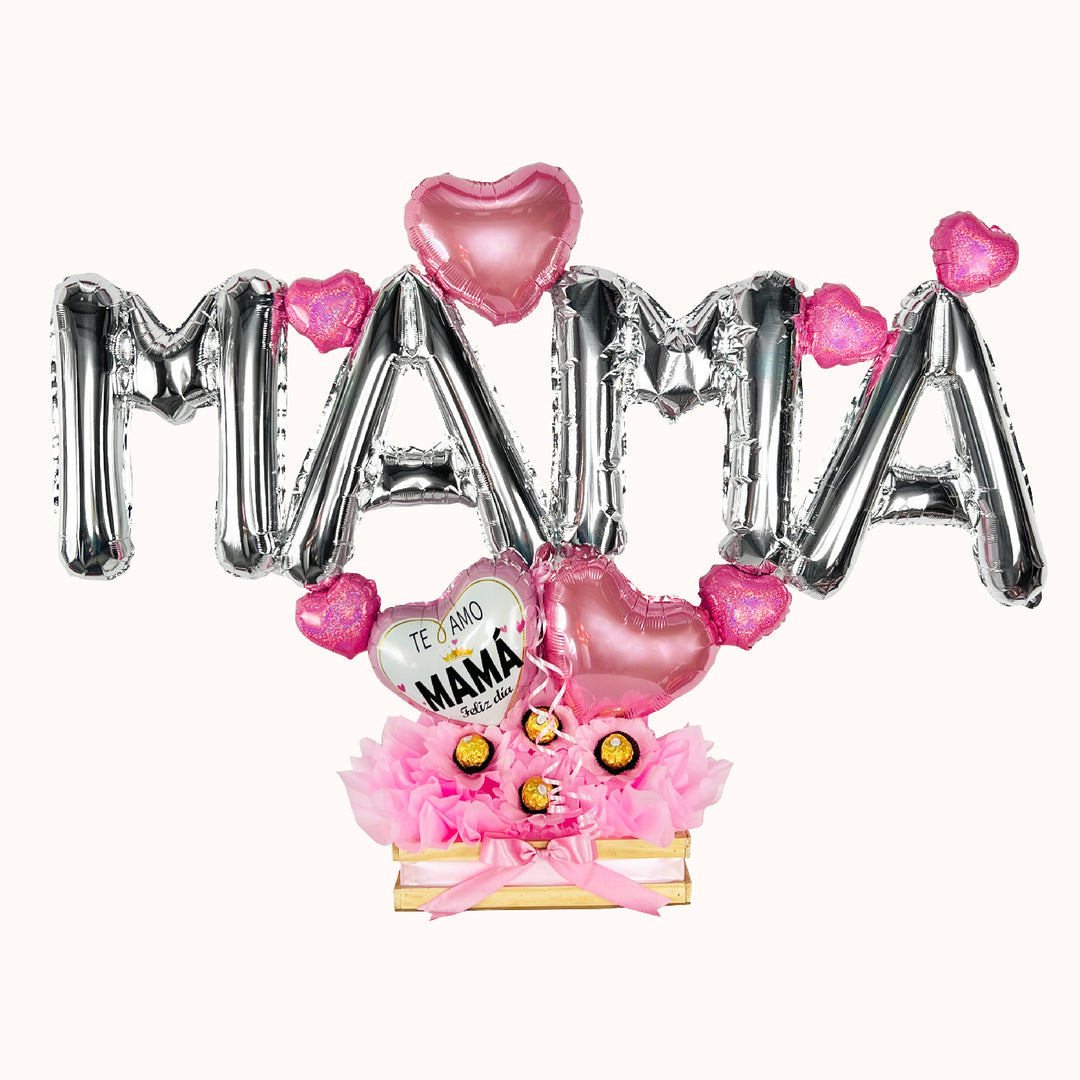 Caja de regalo de pino para el Día de la Madre con globos de letra “MAMÁ”, globos corazón pequeños y 4 bombones de avellana. Ideal para sorprender a mamá en su día.