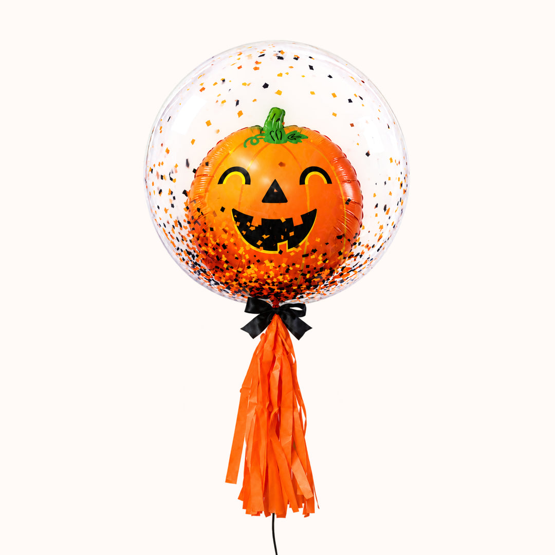 Globo burbuja escarchada personalizado, globo de calabaza sonriente en su interior, confeti de colores, 1 moño negro con flequillo e inflado con helio real, no explosivo. Es ideal para sorprender en eventos con temáticas este mes de octubre, decorar espacios, recepciones y fiestas de Halloween. 