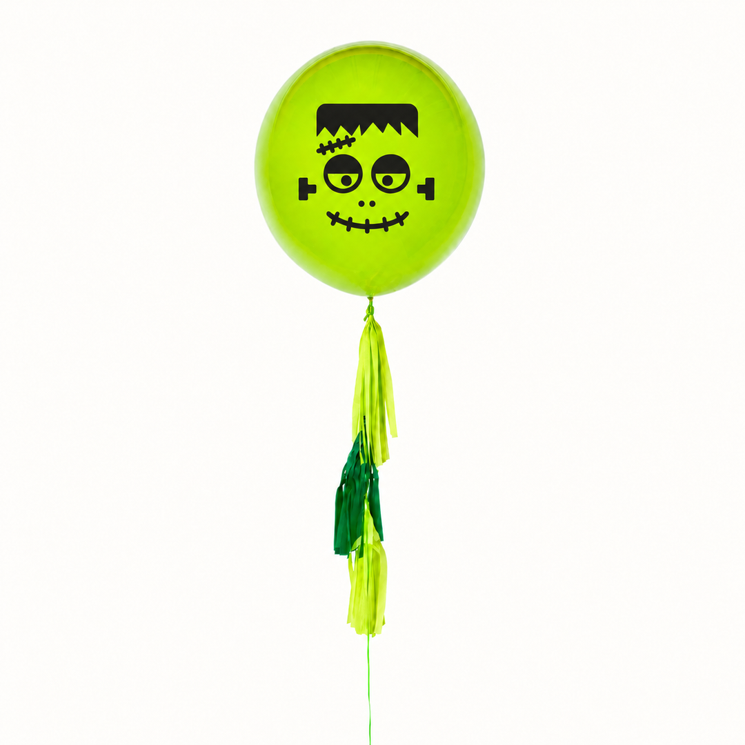 Globo burbuja personalizado para Halloween con 1 globo verde con la cara de Frankenstein y flequillo. Inflado con helio, no explosivo. Es un detalle llamativo, ideal para decorar cualquier espacio, entradas de local, fondos de fotos y eventos de Halloween. 