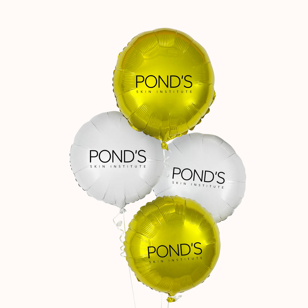 Ramo de globos corporativo compuesto por 4 globos redondos metálicos personalizados 1 pesa. Ideal para celebraciones empresariales, aniversarios, inauguraciones, activaciones de marca, eventos corporativos y decoración de espacios comerciales. Inflados con helio Puro lo que garantiza la seguridad de su celebración.