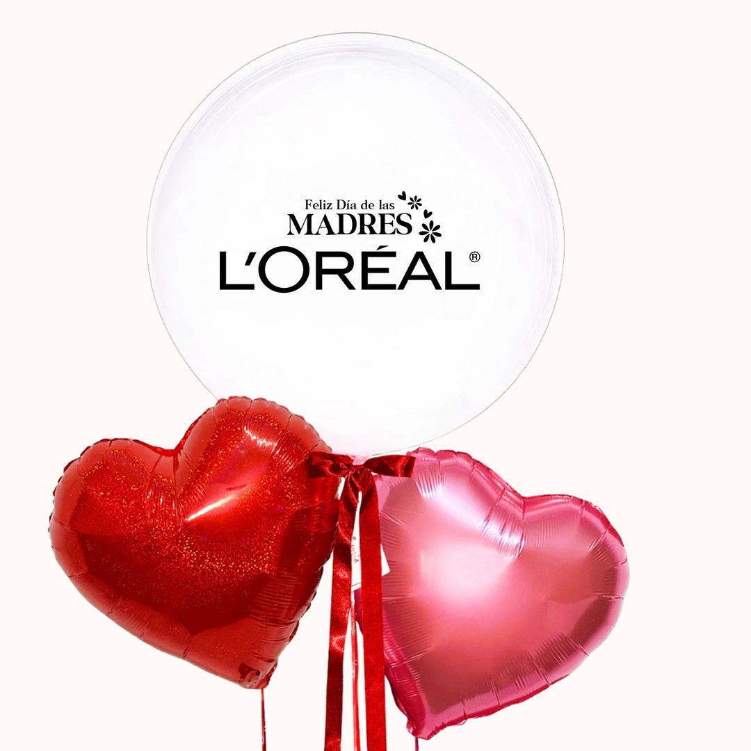 Bouquet de globos con helio para campaña corporativa del Día de la Madre, que incluye 1 globo burbuja transparente personalizado con logo de empresa, 2 globos corazón metalico y 1 pesa, ideal para generar impacto con globos corporativos y difundir tu marca. Para eventos corporativos en el dia de la madre.