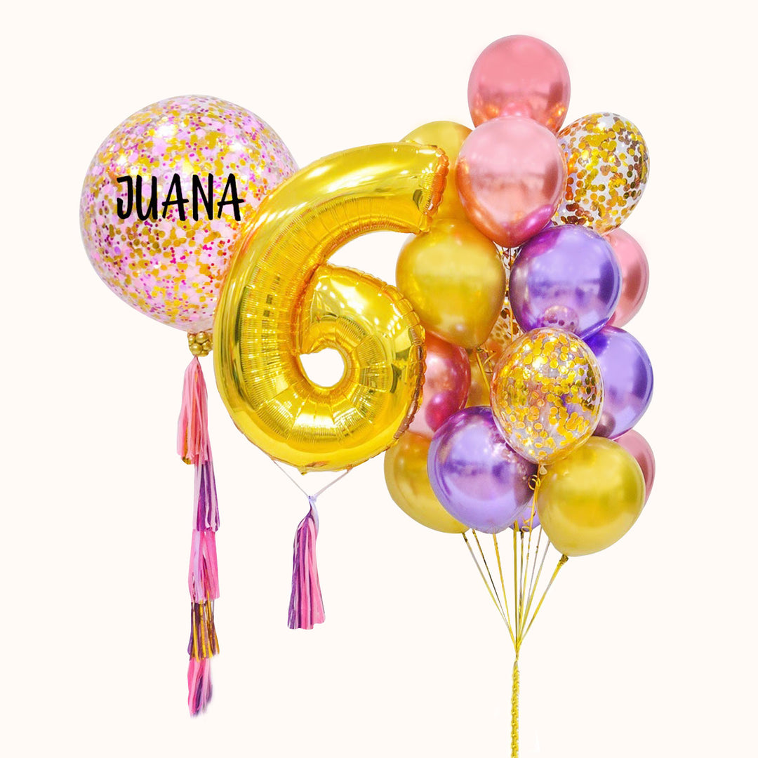 Bouquet de 18 globos en tonos dorado, fucsia y morado, inflados con helio: 1 globo burbuja con confeti personalizado, 1 globo metálico de número grande, 12 globos de látex cromados y 4 globos de látex transparentes con confeti. Especial para celebrar cumpleaños y aniversarios