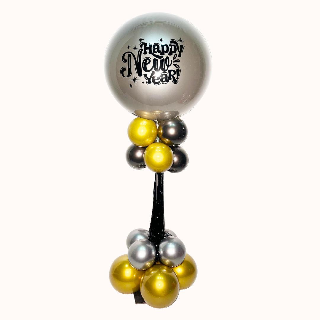 Parante decorativo medida 145 cm con mensaje happy new year en color plata negro y dorado, Ideal para realzar cualquier espacio, aportando un toque sofisticado y festivo a tu evento de fin de año.