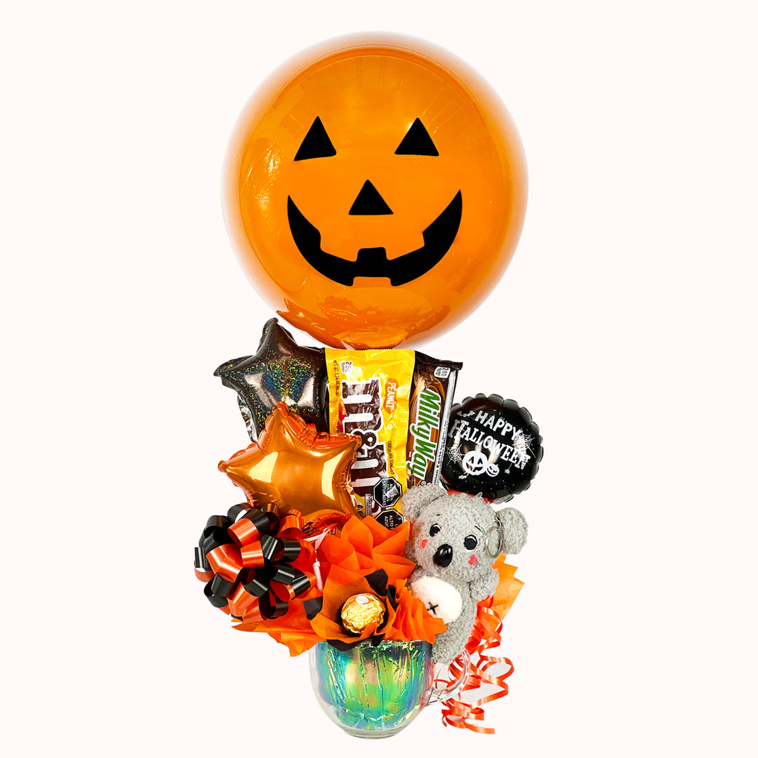 Regalo de Halloween con 4 globo: burbuja personalizado, peluche de animalito, 2 chocolates importados, 1 chocolate Ferrero, 1 taza y globitos decorativos pequeños.