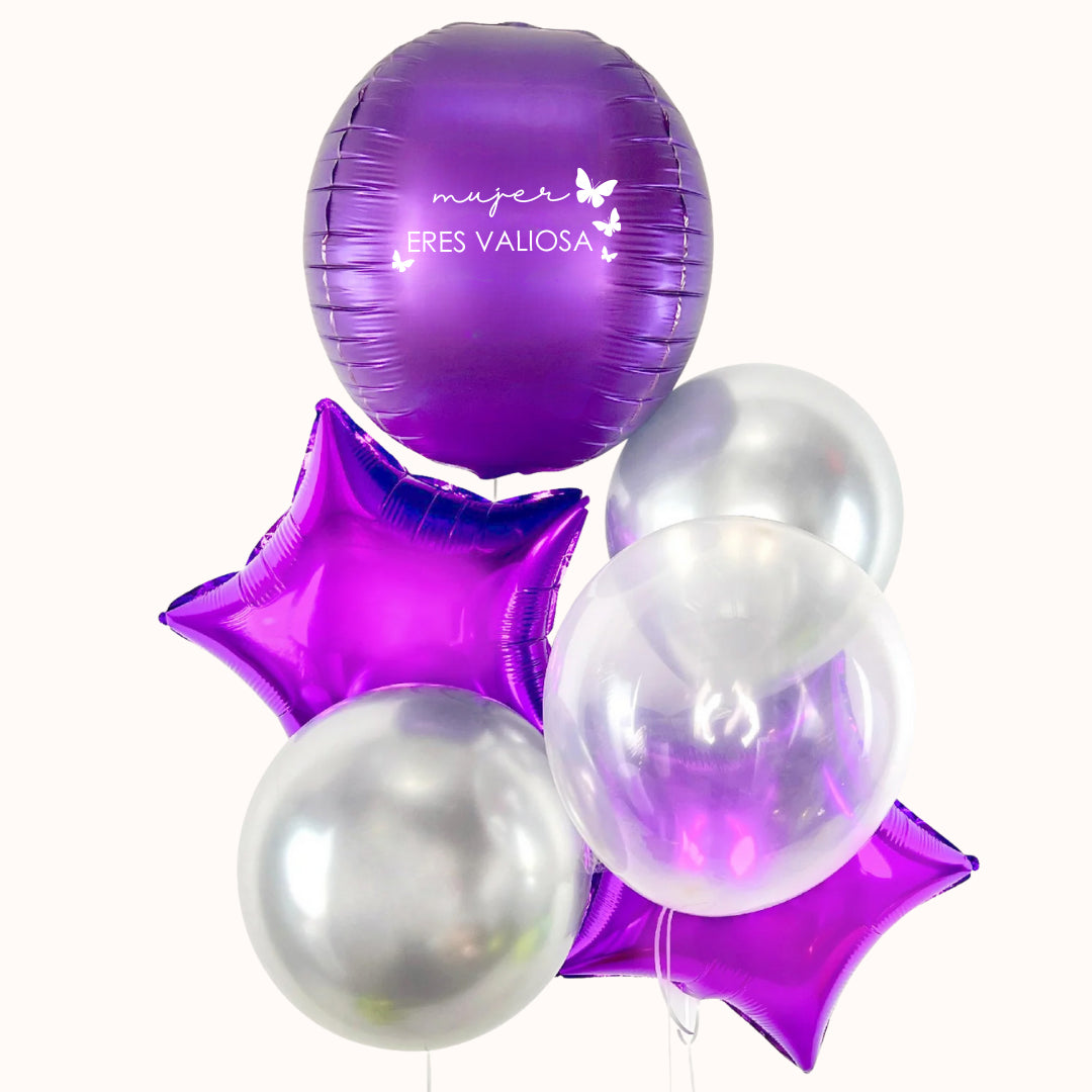 Bouquet de globos con helio para el Día de la Mujer que incluye 1 globo esfera personalizado, 2 globos metálicos en forma de estrella y 3 globos de látex transparente y plateado, ideal para celebraciones especiales.