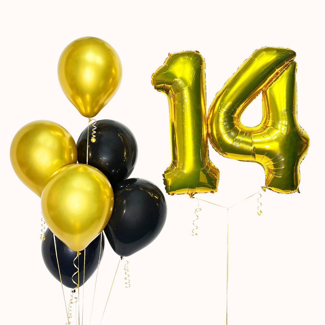 Arreglo de globos para cumpleaños que incluye 1 globo metálico de número grande y 6 globos de látex estandar y cromados.