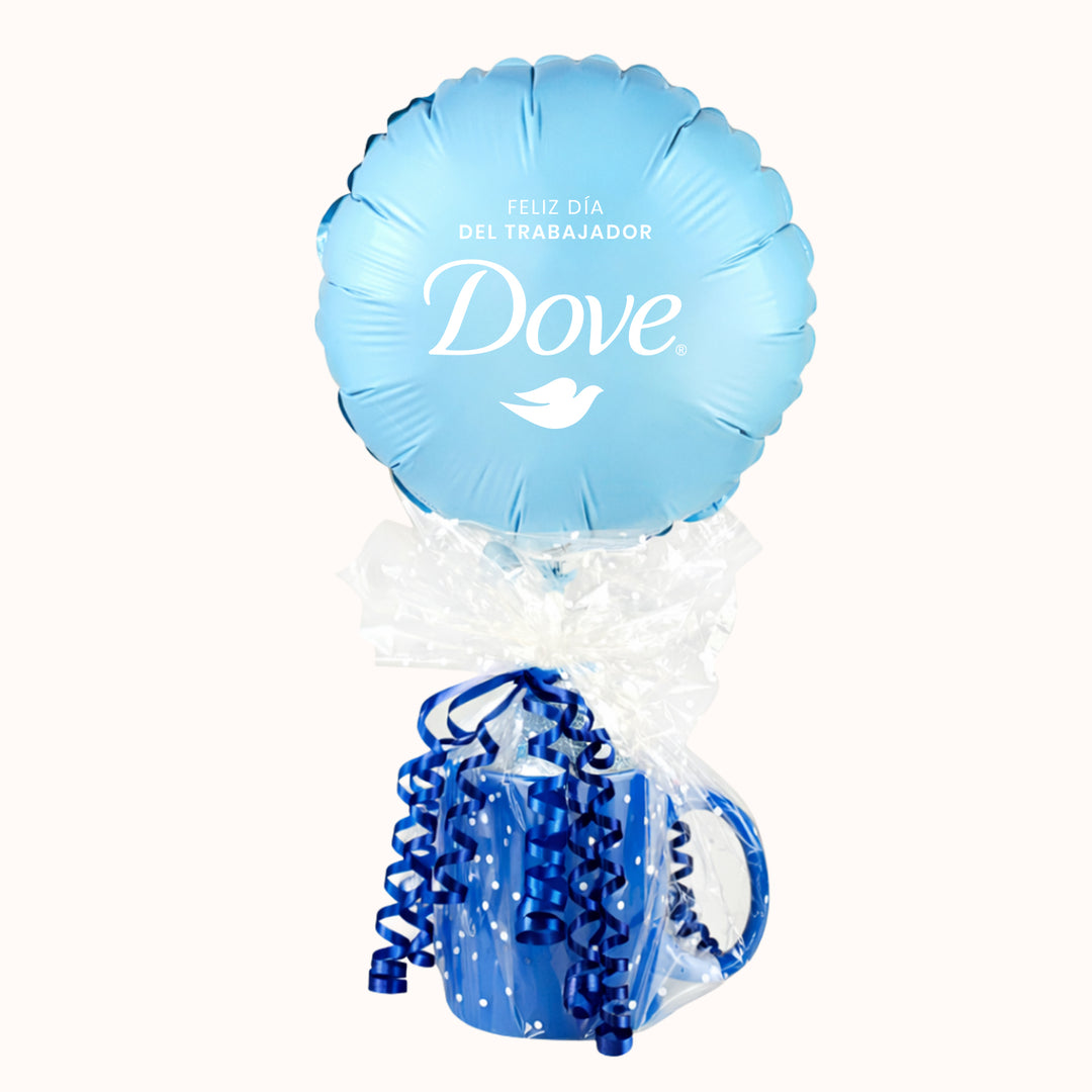 Taza de cerámica con chocolates, envuelta en celofán y acompañada de globo corazón personalizado con tu logo. Regalo ideal para colaboradores en la campaña del Día del Trabajo.