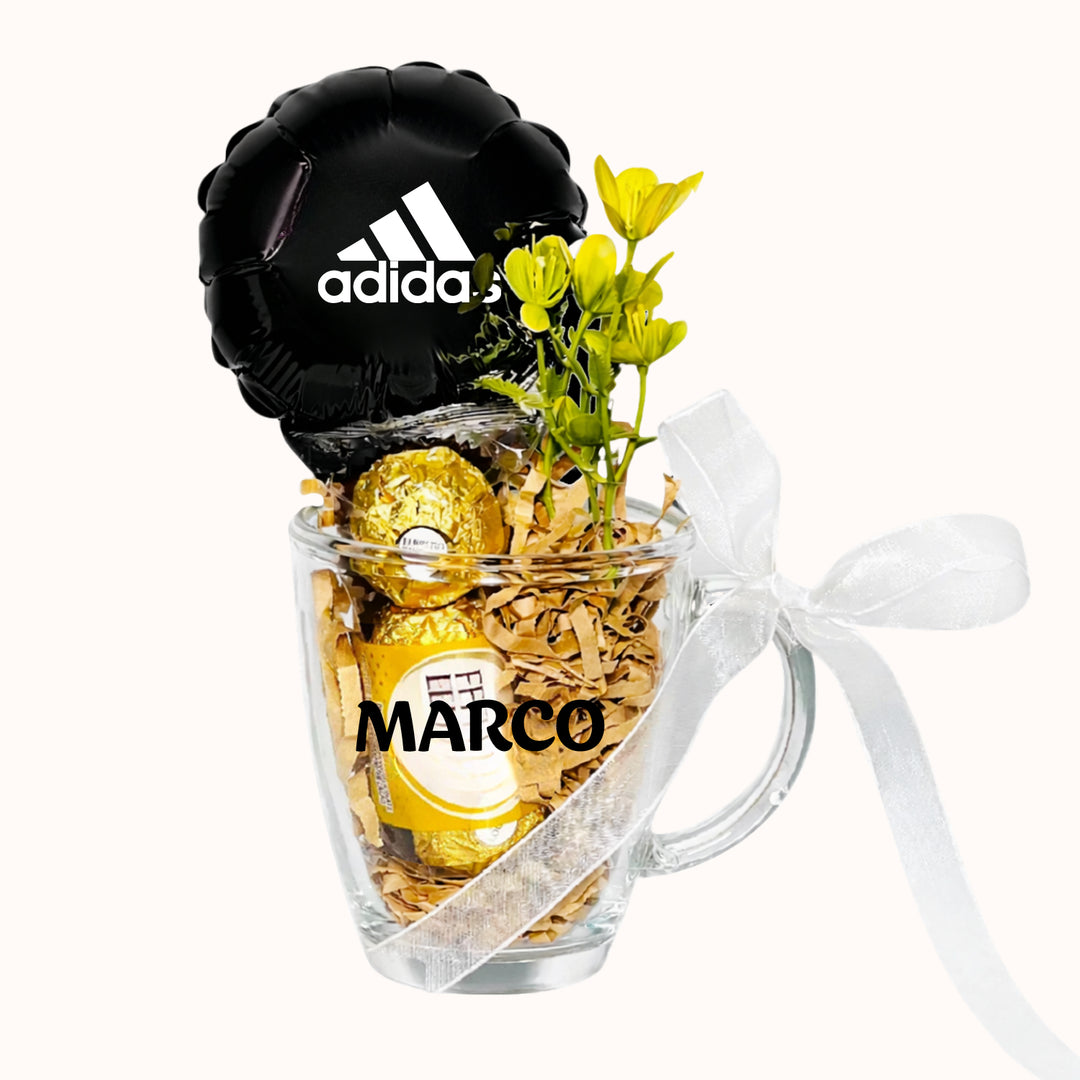 Detalle corporativo para campaña Día del Trabajo, que incluye 1 taza de vidrio personalizada, 3 chocolates Ferrero Rocher, 1 globito pequeño personalizado y flores o plantitas decorativas, ideal para promocionar tu marca y motivar a tu equipo.