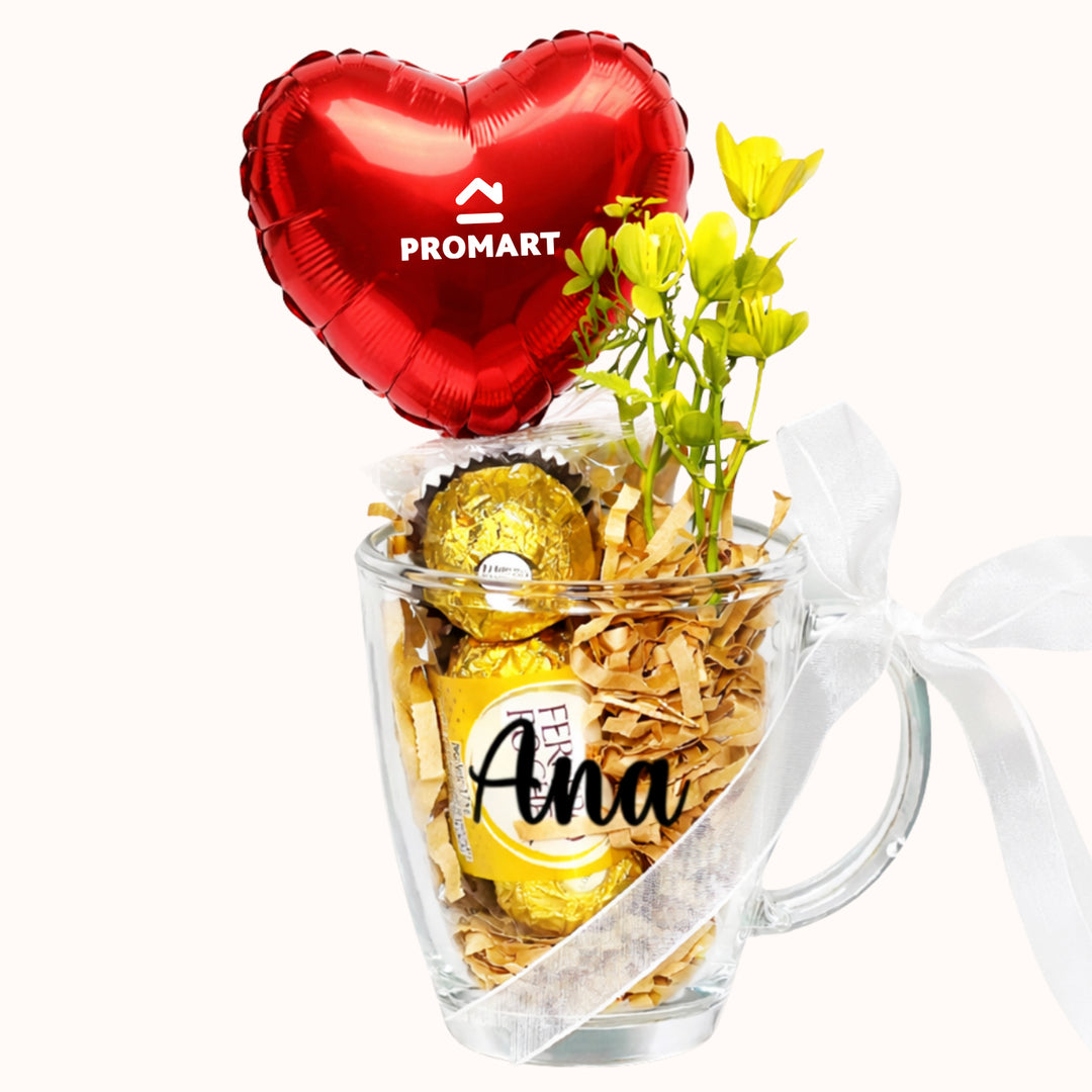 Detalle corporativo para campaña del Día de la Madre que incluye 1 vaso de vidrio personalizado, 3 chocolates Ferrero Rocher, 1 globito pequeño personalizado y flores o plantitas decorativas, ideal para promocionar tu marca y logo en esta fecha especial.